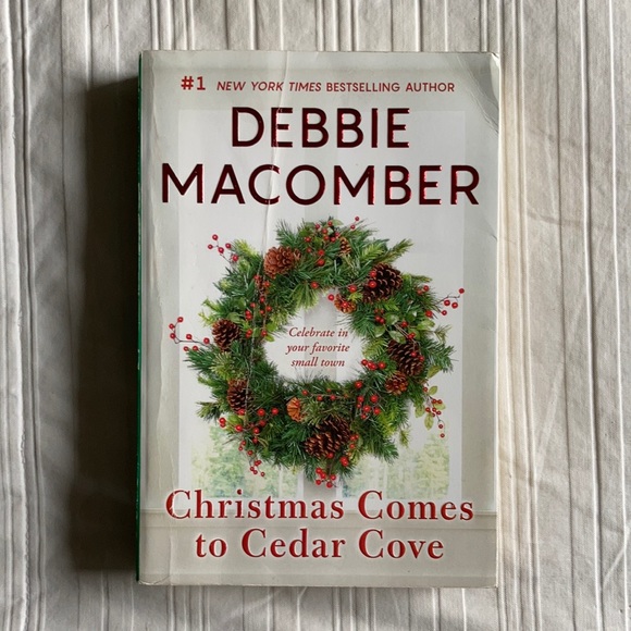 Christmas Comes to Cedar Cove by Debbie Macomber